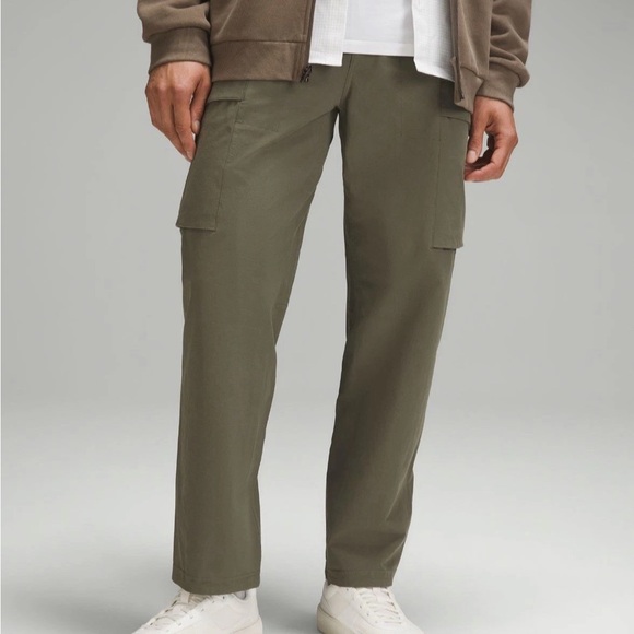 Lululemon VersaTwill Relaxed-Fit Cargo Pant ARMG Green Men's Size 35 LM5B13S